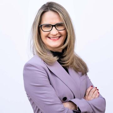 	Shannon Resetich Headshot